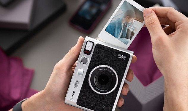 Fujifilm instax'ın yeni modelleri Anneler Günü'nün favori hediyesi olacak