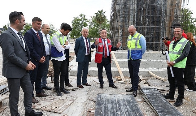 Finike Cumhuriyet Meydanı Projesi'nde Sona Yaklaşıldı