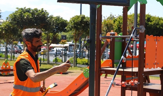 Konyaaltı Sahili'ndeki Hazırlıklar Sona Yaklaştı