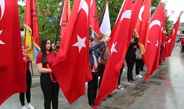 Gölcük'te 19 Mayıs Atatürk'ü Anma Gençlik ve Spor Bayramı'nın 104.'üncü yılı; düzenlenen tören ve programlarda coşku ile kutlandı