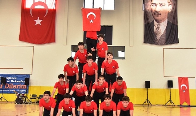 Kartepe'de düzenlenen 19 Mayıs Atatürk'ü Anma, Gençlik ve Spor Bayramı büyük bir coşkuyla kutlandı