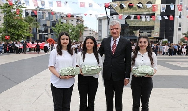 Narlıdere'de 19 Mayıs Atatürk'ü Anma Gençlik ve Spor Bayramı kutlamaları resmi törenlerle başladı
