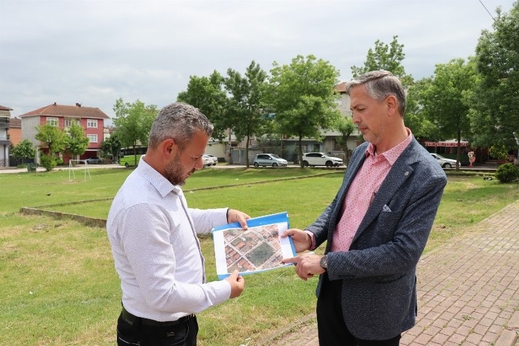 İzmit Belediyesi Yeşilova’ya konforlu park için kollar sıvandı