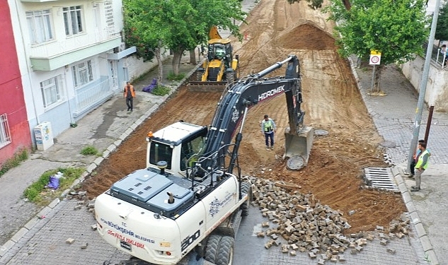 Aydın Büyükşehir Belediyesi Efeler Şerbetçi Caddesi'nde Sıcak Asfalt Çalışmalarına Başladı