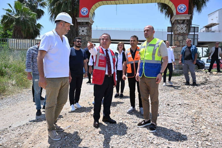 Başkan Böcek Cırnık Köprüsü’nde çalışmaları inceledi