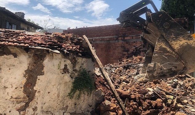 Balbey Mahallesi'nde metruk yapılar yıkıldı