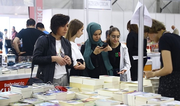 Bağcılar Kitap Fuarı'nda depremzedeler için “Bi bana Bi Malatya'ya Kitap" kampanyası