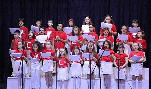 Gemlik Belediyesi Çocuk Korosu İzleyenleri Büyüledi