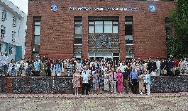 Ege Üniversitesi TÖBİR'de mezuniyet heyecanı