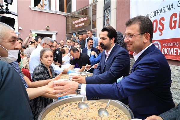 İmamoğlu, Alevi vatandaşların aşure lokmasına ortak oldu