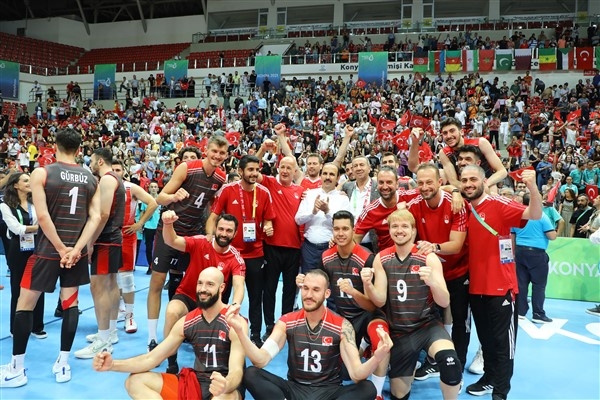 Bakan Kasapoğlu ve Başkan Altay Voleybol Milli Takımı