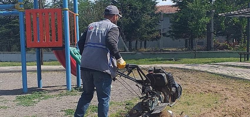 Sincan Belediyesi Yeşil Alanlarda Bakım Çalışmalarını Titizlikle Yapıyor