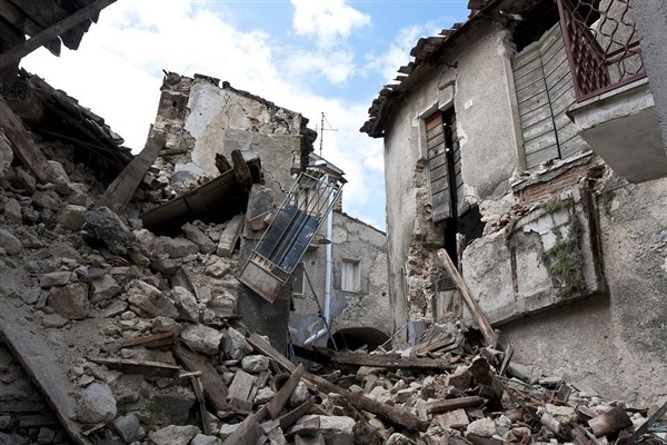 Doç. Dr. Naimi: “Deprem anında ne yapacağını bilmek, hayat kurtarır″
