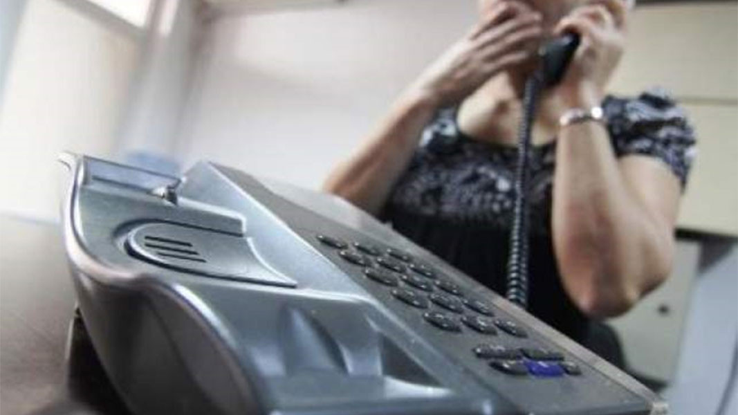 Çaresiz Kadını, Telefon Dolandırıcılarının Ağından Polis Kurtardı
