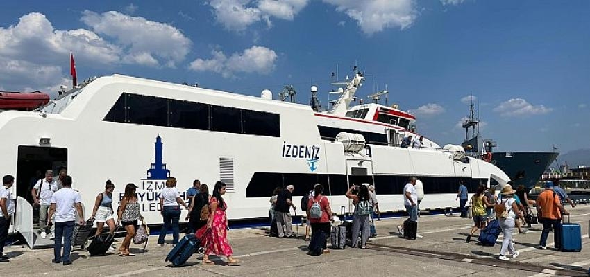 Midillili turistler hafta sonu için İzmir