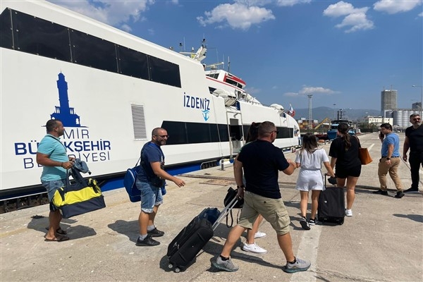 Midillili turistler hafta sonu için İzmir’i seçti