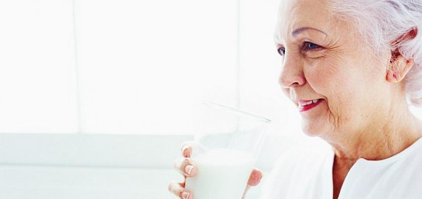 Osteoporozdan korunmak için her gün iki bardak süt için