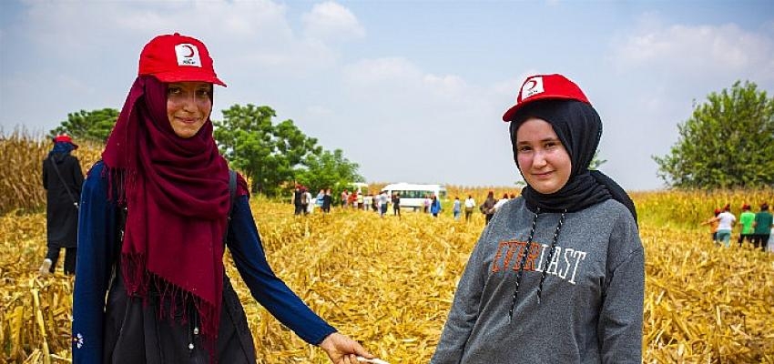 Gençler Kızılay Kampında Tarım ve Üretimi Yaşayarak Öğreniyor