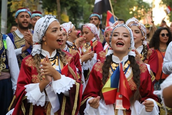 Kartal Belediyesi Uluslararası Halk Oyunları Festivali başladı