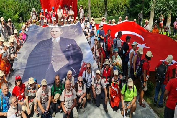 Afyon’dan İzmir’e “Zafer Yürüyüşü” devam ediyor