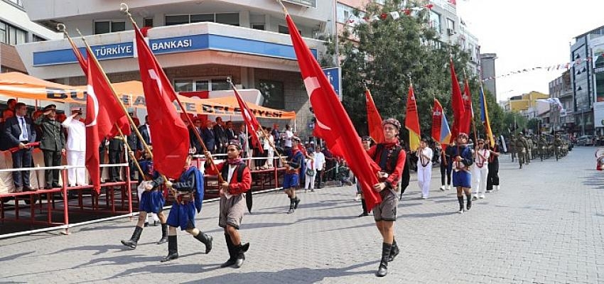 30 Ağustos Zafer Bayramının 100. yılı Burhaniye’de coşku ile kutlanıyor