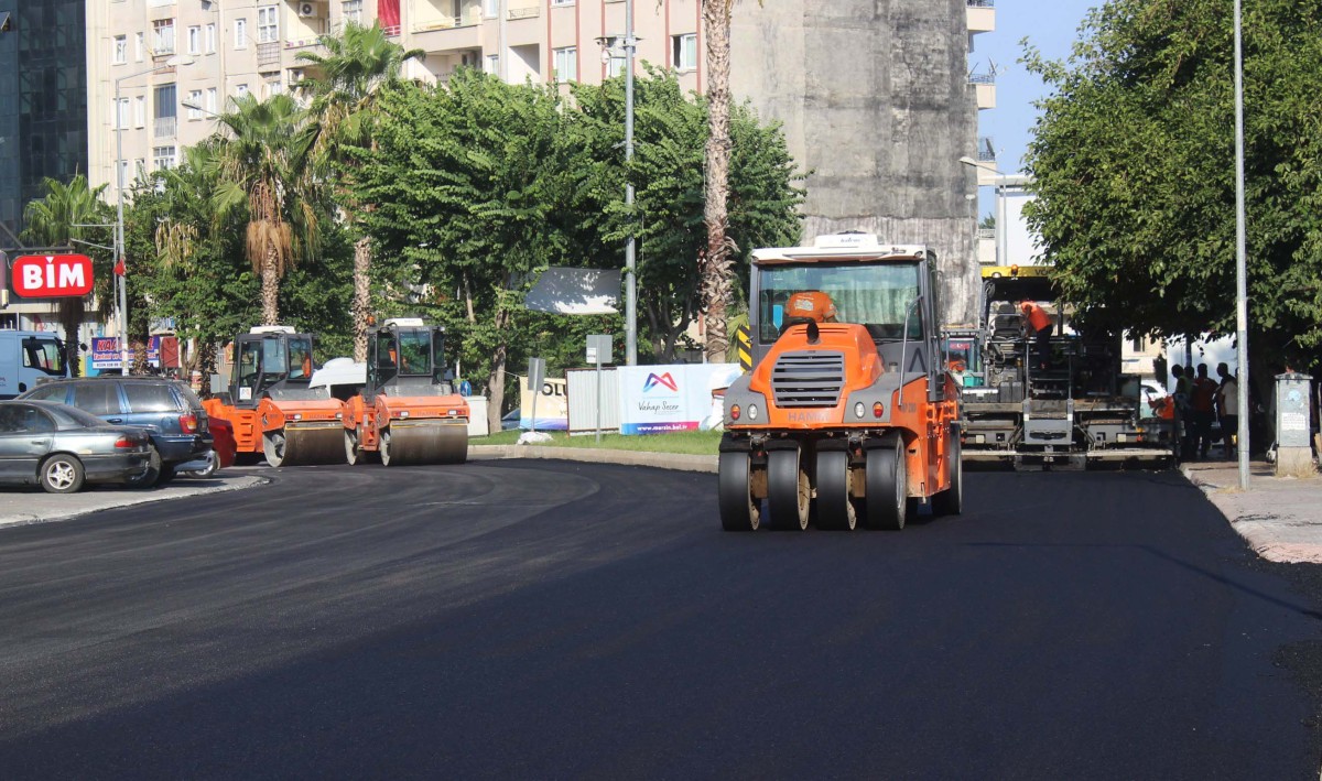 MERKEZDE VE KIRSALDA YOL ÇALIŞMALARINA DEVAM