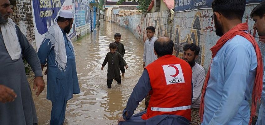 Kızılay Pakistan’da Gıda Yardımlarına Devam Ediyor