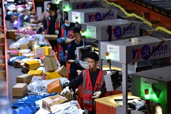 Çin’de 7 aylık e-ticaret hacmi 7.3 trilyon yuana ulaştı