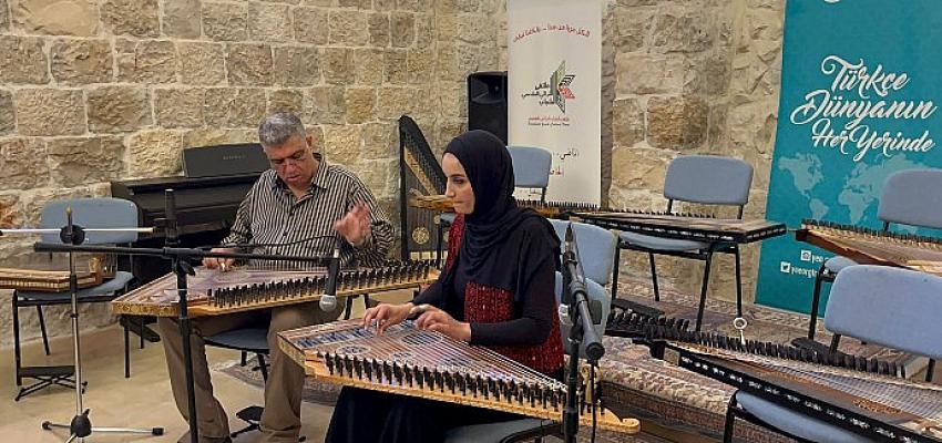 Filistinli Çocuklar Kudüs Yunus Emre Türk Kültür Merkezinde Kanun Şöleni Verdi