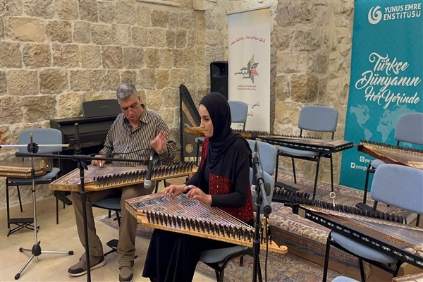 Filistinli çocuklar Kudüs Yunus Emre Türk Kültür Merkezi