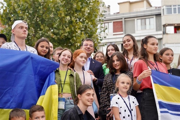 İmamoğlu, genç Ukraynalıları ağırladı