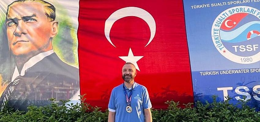 Milli Serbest Dalışçı Rüstem Derin