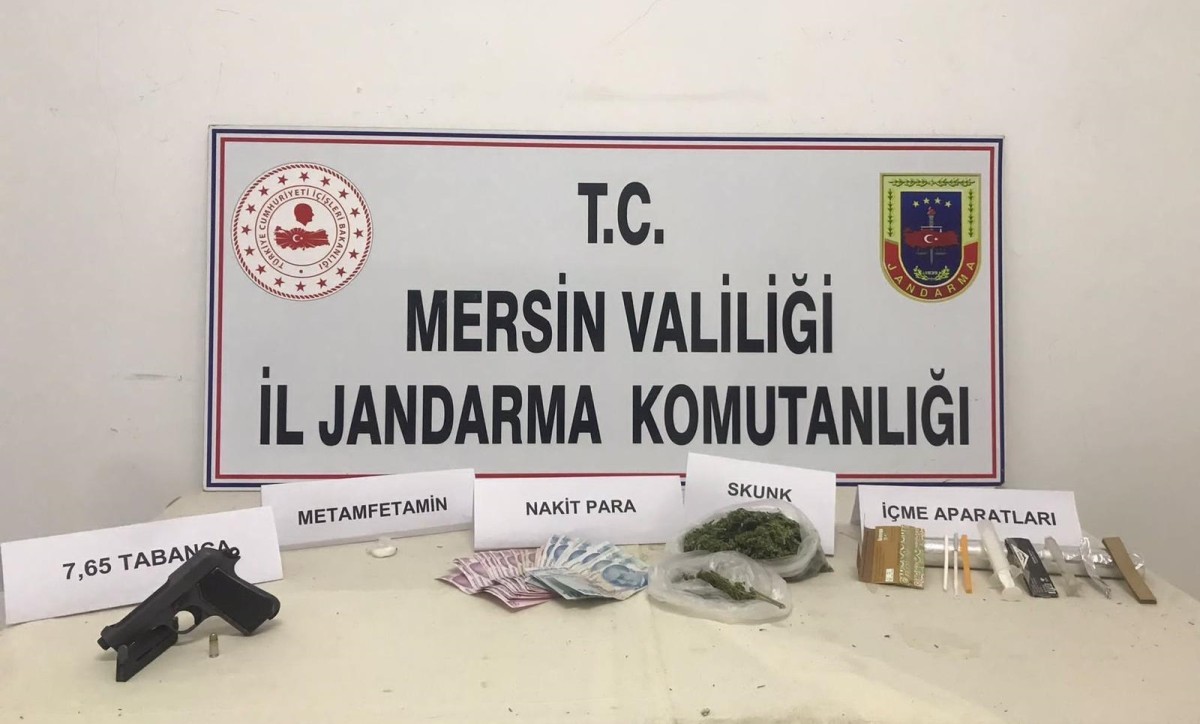 Uyuşturucu Satıcıları Jandarmadan Kaçamadı