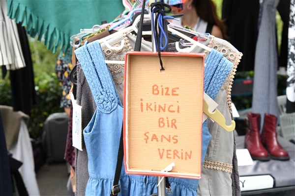 Kadıköy’ün “Yeniden Kullanım Pazarı”na yoğun ilgi