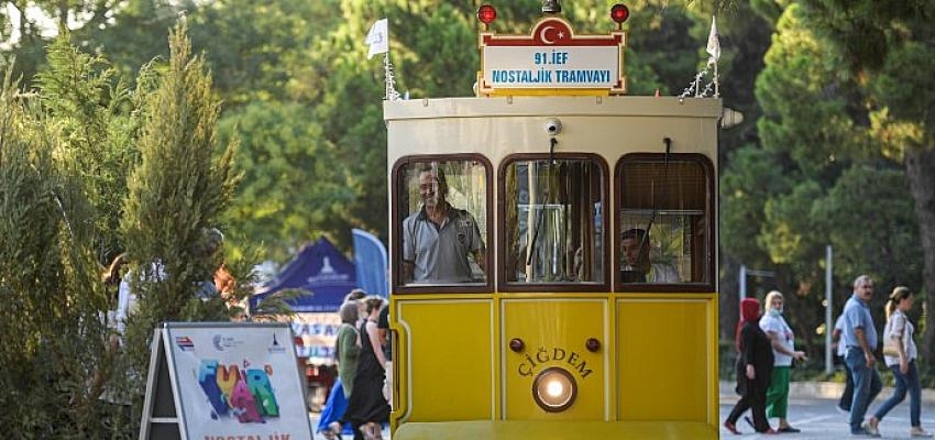 Nostaljik Tramvay fuar ziyaretçilerini geçmişe götürüyor