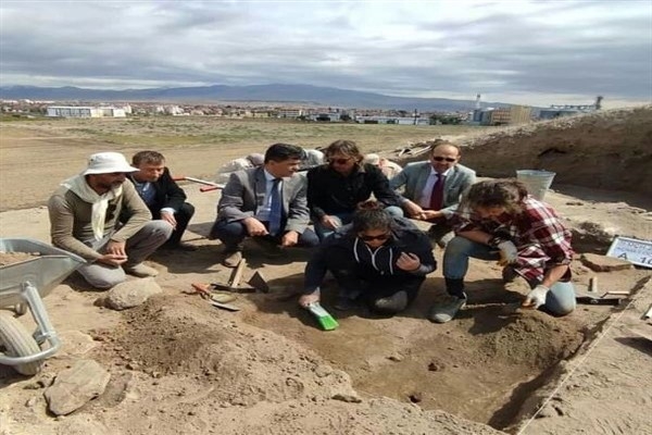 Mehmet Tanır, Üçhöyük kurtarma kazı alanını inceledi