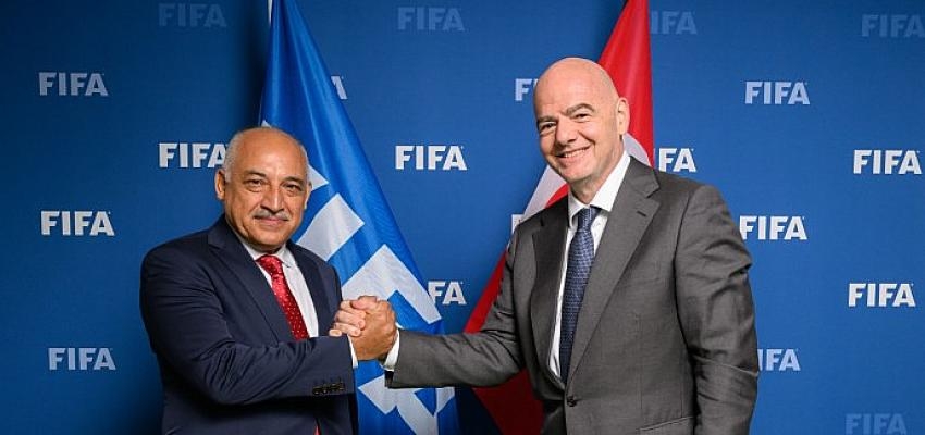 TFF Başkanı Mehmet Büyükekşi FIFA Başkanı Gianni Infantino ile buluştu