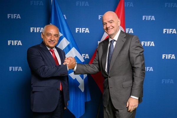 TFF Başkanı Mehmet Büyükekşi FIFA Başkanı Gianni Infantino ile buluştu