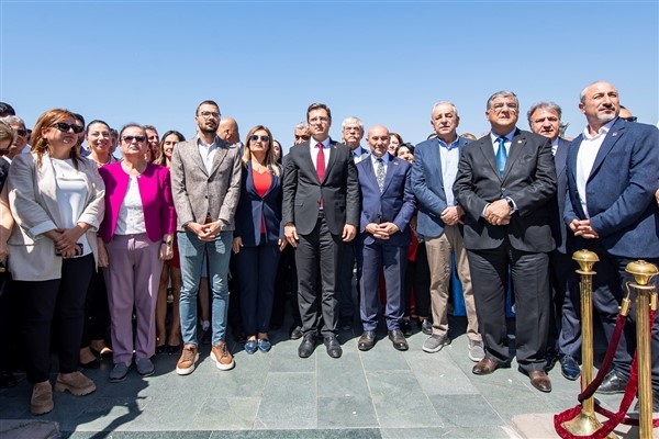 Başkan Soyer CHP’nin kuruluşunun 99. yıl kutlamasına katıldı