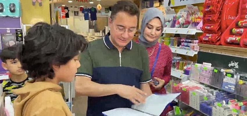 Ali Babacan ve Oğlu Kırtasiye Alışverişinde