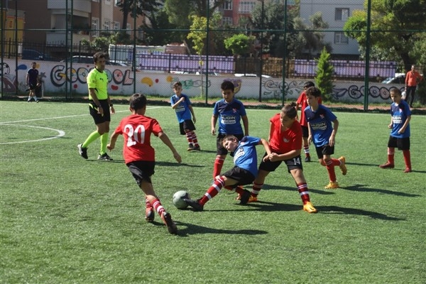 Metin Oktay Kulüpler Arası U-12 Futbol Turnuvası’nda ilk düdük çaldı