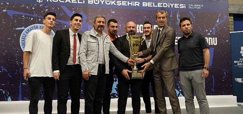 Şampiyonlar kupalarını aldı