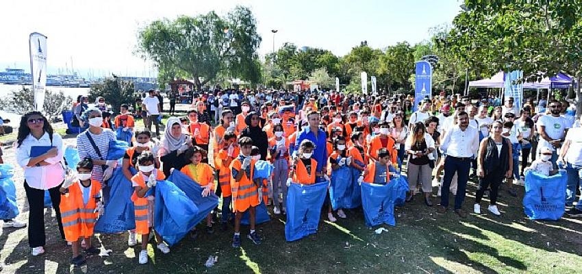 Çevre gönüllüleri İnciraltı Kent Ormanı