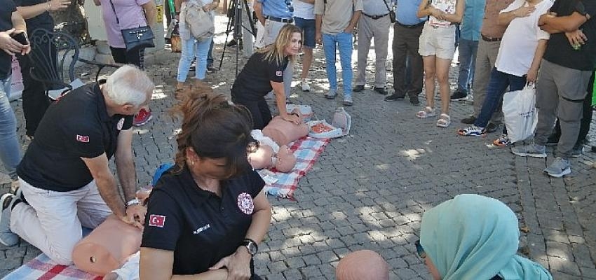 İzmir İl Milli Eğitim Müdürlüğü “Dünya İlk Yardım Günü” İçin Etkinlik Düzenledi