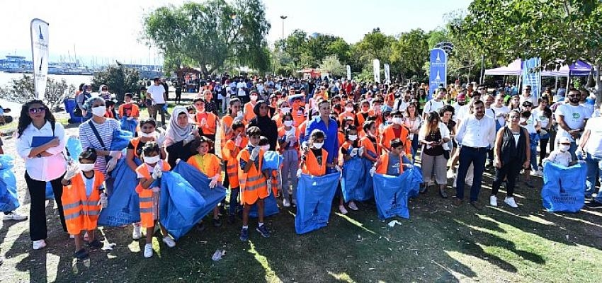 Çevre gönüllüleri İnciraltı Kent Ormanı