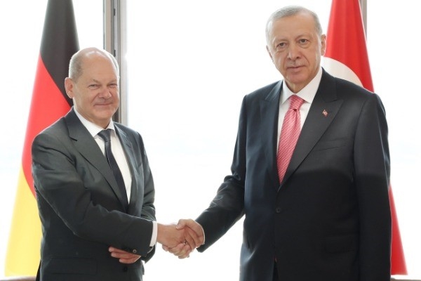 Cumhurbaşkanı Erdoğan Almanya Başbakanı Scholz ile bir araya geldi