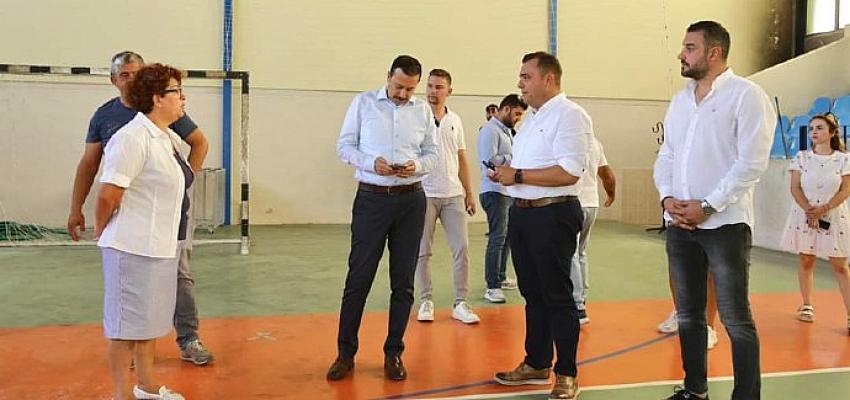 Vekil Kaya’dan Seferihisar Spor Salonu’na ziyaret