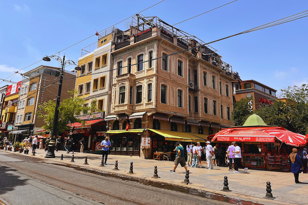 Ayasofya Camii’nin 150 yıllık komşusu satılık