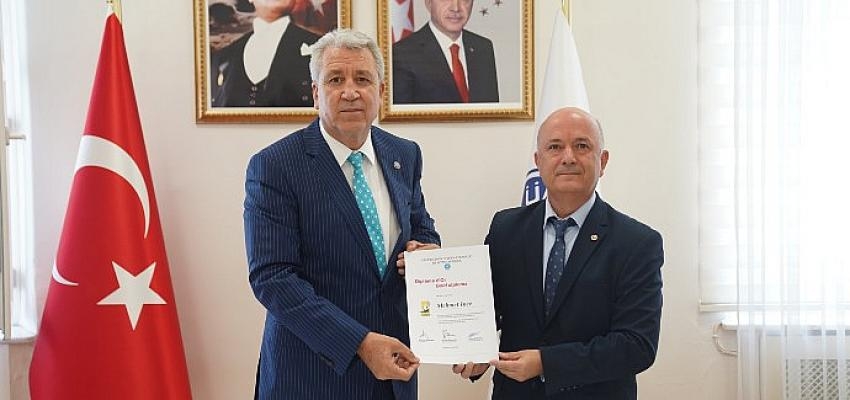 Egeli akademisyen ve uluslararası hakem Mehmet İnce’ye FIG’den ‘Altın Diploma’ ödülü