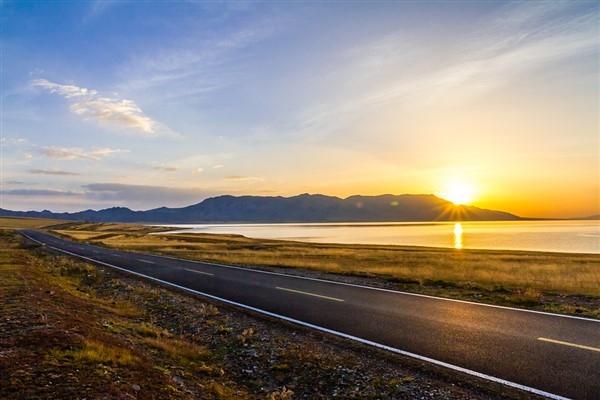 Son 10 yılda Uygur Özerk Bölgesi’nde 62.2 bin kilometre yeni karayolu inşa edildi